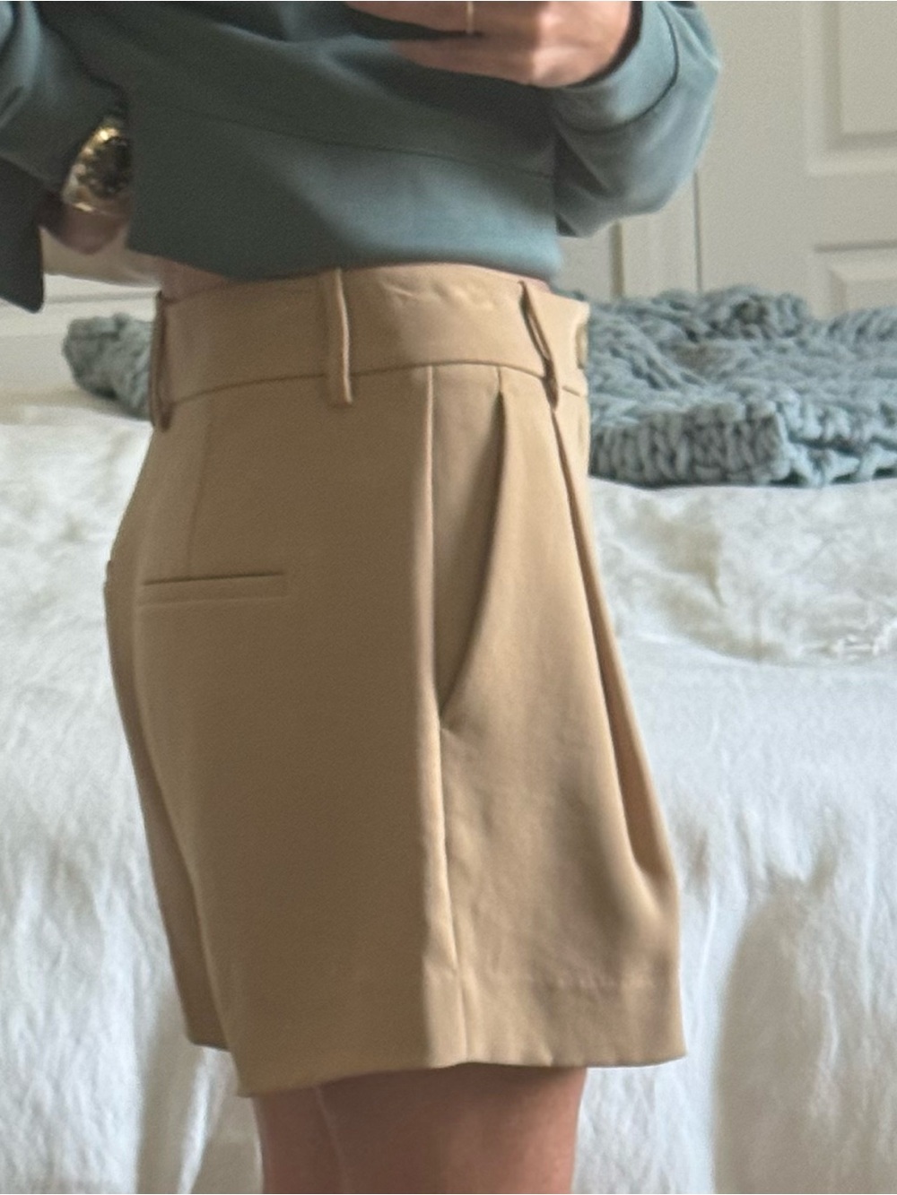 Vince shorts. Tan size 6 - Picture 2 of 6